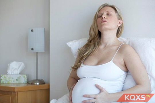 Mang thai tháng cuối đau bụng lâm râm có ảnh hưởng tới thai nhi không?